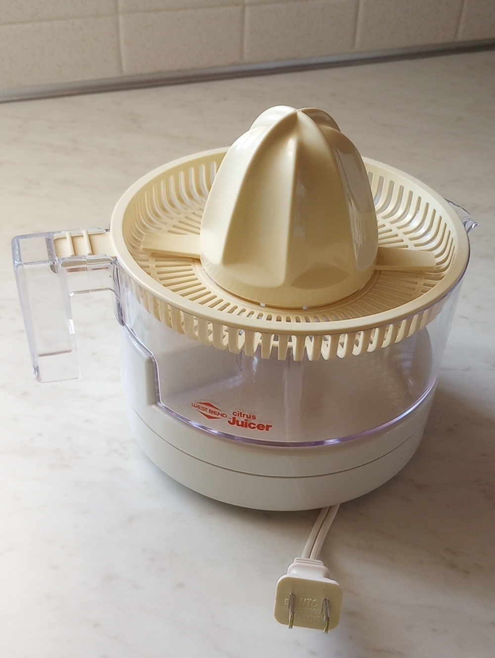 West Bend Cream Electric Citrus Juicer - Compact Home Juicer